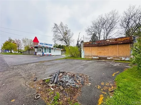 1733 Burrstone Rd, New Hartford, NY 13413