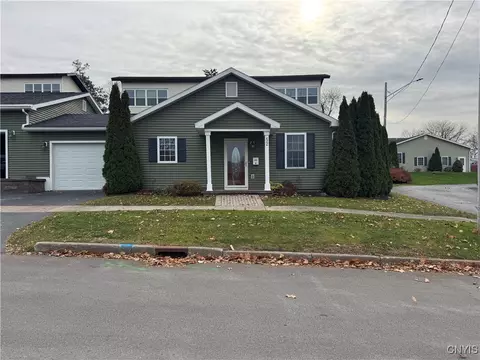 52 Bronson St, Oswego, NY 13126