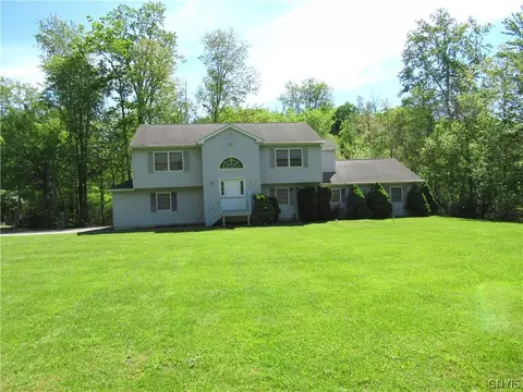11 Dreps Dr, Mahopac, NY 10541