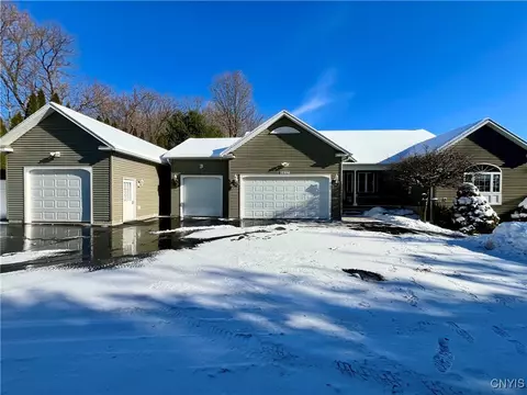 6652 E Sorrell Hill Rd, Van Buren, NY 13164