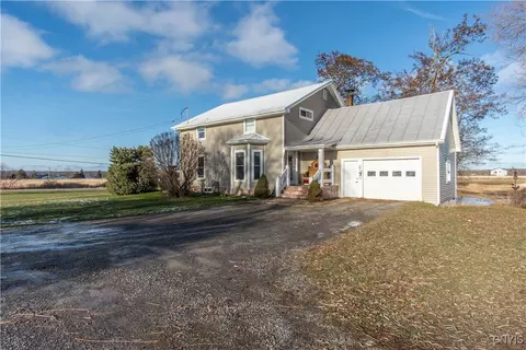 208 River Rd, Hammond, NY 13646