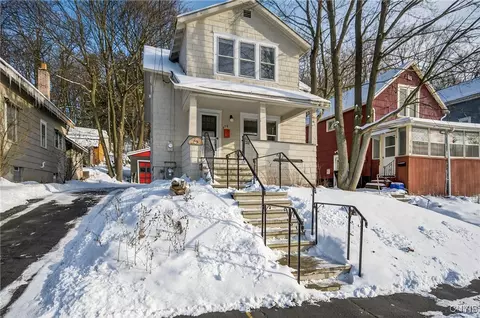 430 Monticello Dr N, Syracuse, NY 13205