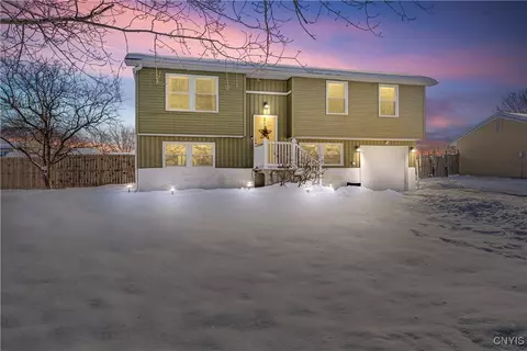 8025 Bamm Hollow Rd, Clay, NY 13041