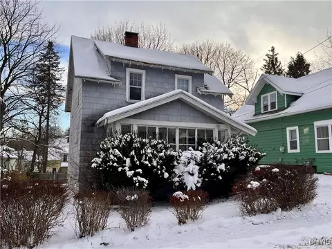 141 Charmouth Dr, Syracuse, NY 13207