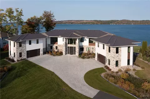 1812 W Lake Rd, Skaneateles, NY 13152
