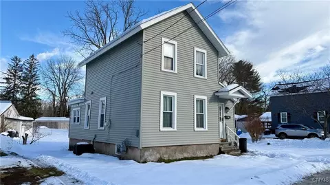 16 Candee St, Schroeppel, NY 13135