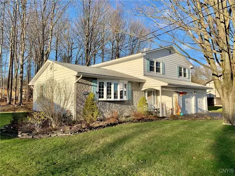 127 Clarion Dr, Whitestown, NY 13492