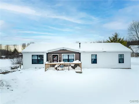 51 Pangborn Rd, Central Square, NY 13036