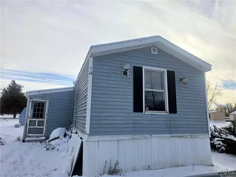 114 4th Dr, Brutus, NY 13166