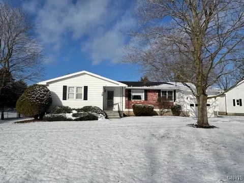 109 Fairway Ln, Sherrill, NY 13461