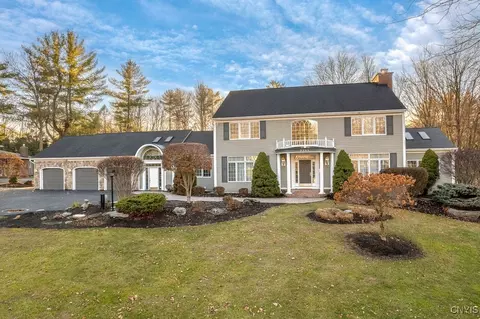 7111 Thorntree Hill Dr, Fayetteville, NY 13066