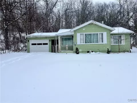 400 Monticello Dr N, Syracuse, NY 13205