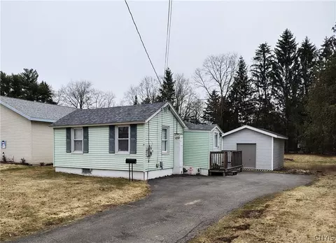 19 Burr Ave, New York Mills, NY 13417