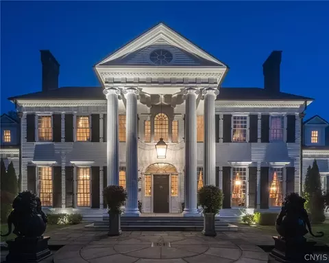 15 Meadowood Ln, Chenango, NY 13901