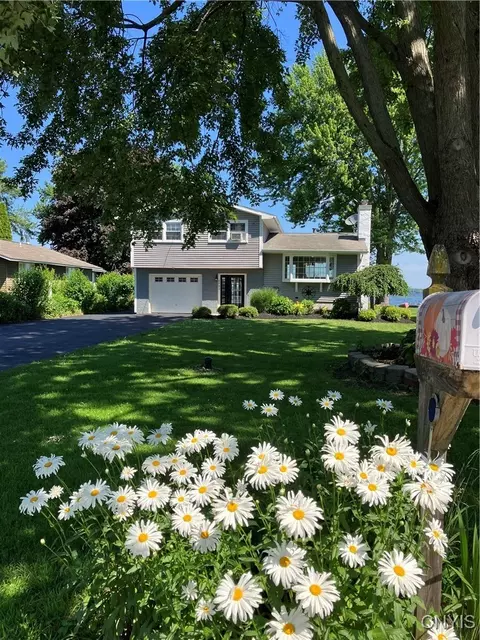 6433 Long Point Rd, Brewerton, NY 13029