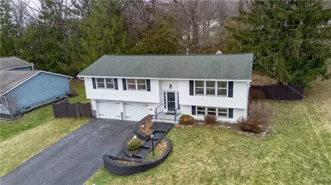 117 Emann Dr, Camillus, NY 13031