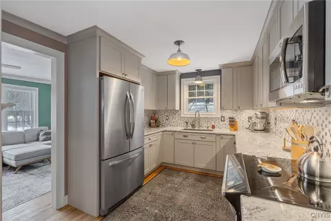 Kitchen - 63 Lyndon Rd, Fayetteville, NY 13066 photo 3 of 6