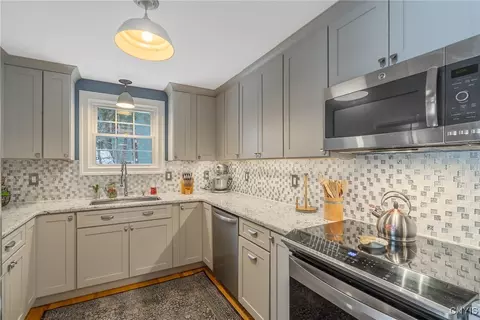 Kitchen - 63 Lyndon Rd, Fayetteville, NY 13066 photo 2 of 6