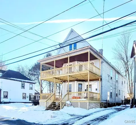 715 Chestnut St, Utica, NY 13502