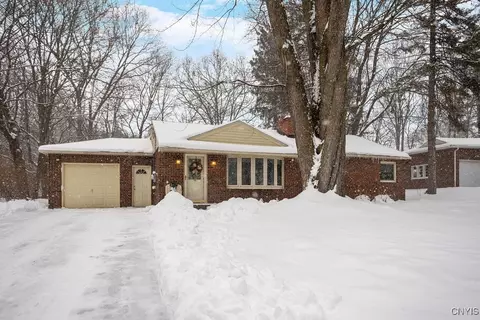 213 Euclid Dr, Fayetteville, NY 13066