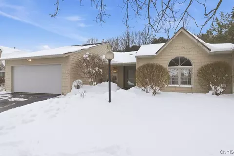 6308 Hamlet Crst, Jamesville, NY 13078