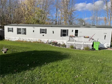 2304 Chancery Ln, Liverpool, NY 13090