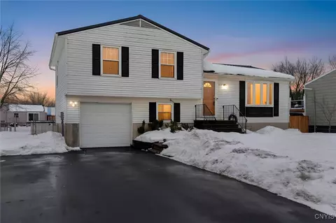 5976 Darby Rd, Cicero, NY 13039