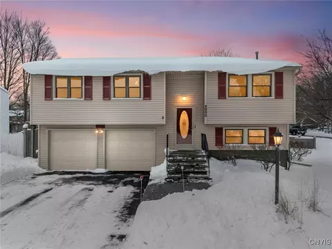 4000 Marlton Cir, Salina, NY 13090
