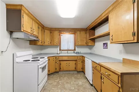 Kitchen - 106 Haddonfield Dr, Syracuse, NY 13214 photo 2 of 2