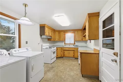Kitchen - 106 Haddonfield Dr, Syracuse, NY 13214 photo 1 of 2
