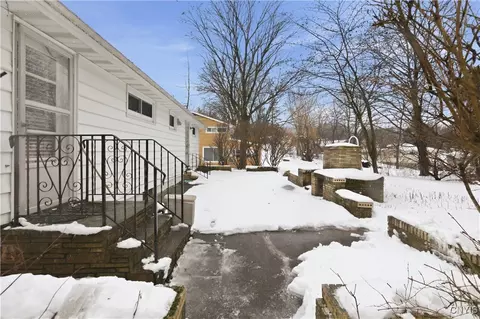 Exterior - 106 Haddonfield Dr, Syracuse, NY 13214 photo 3 of 7