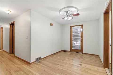 Entry Way - 106 Haddonfield Dr, Syracuse, NY 13214 photo 2 of 4