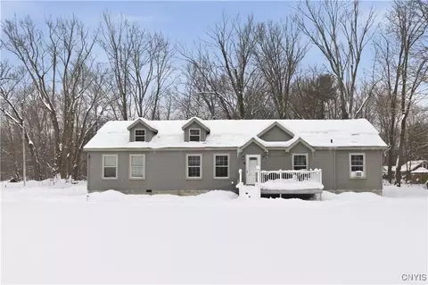 14 1st Ave, Constantia, NY 13044