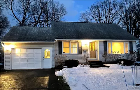126 Primrose Ln, Salina, NY 13212