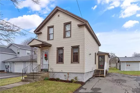 81 E 10th St, Oswego, NY 13126