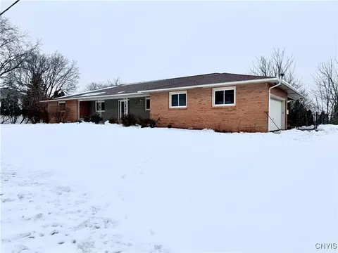 61 Hardwicke Dr, Geddes, NY 13209