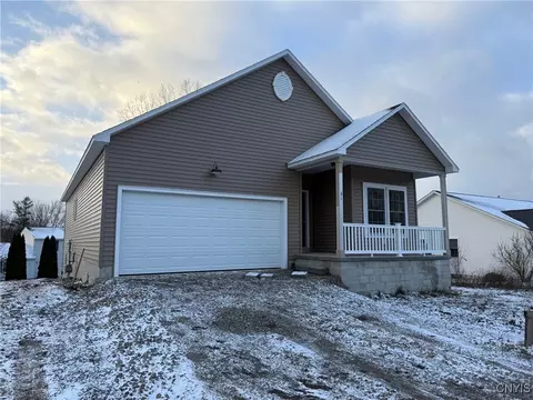 10 Platten Dr, Jordan, NY 13080