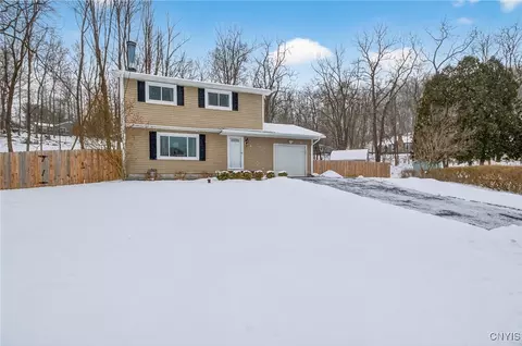 6 Bilmar Cir, Camillus, NY 13031