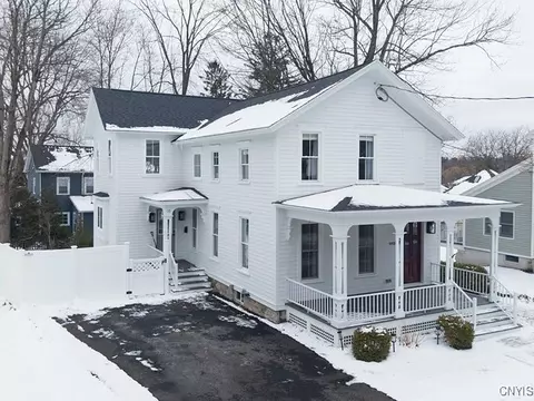 10 Elizabeth St, Skaneateles, NY 13152