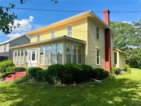 18 Chapel St, Belfast, NY 14711