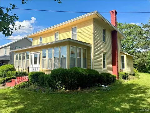 18 Chapel St, Belfast, NY 14711