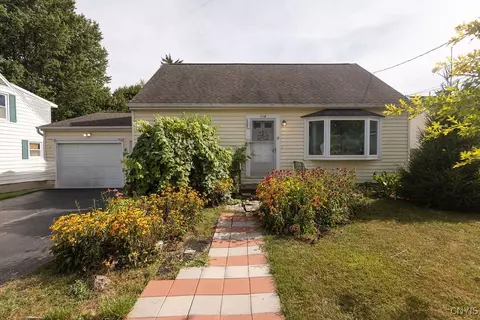 116 Miller Dr, East Syracuse, NY 13057