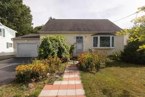 116 Miller Dr, East Syracuse, NY 13057