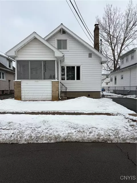 1422 Watkins Ave, Utica, NY 13502