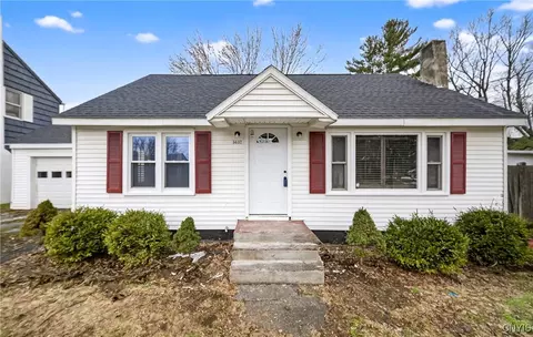 5632 W Circle Dr, Cicero, NY 13039