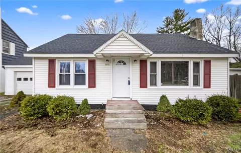 5632 W Circle Dr, Cicero, NY 13039