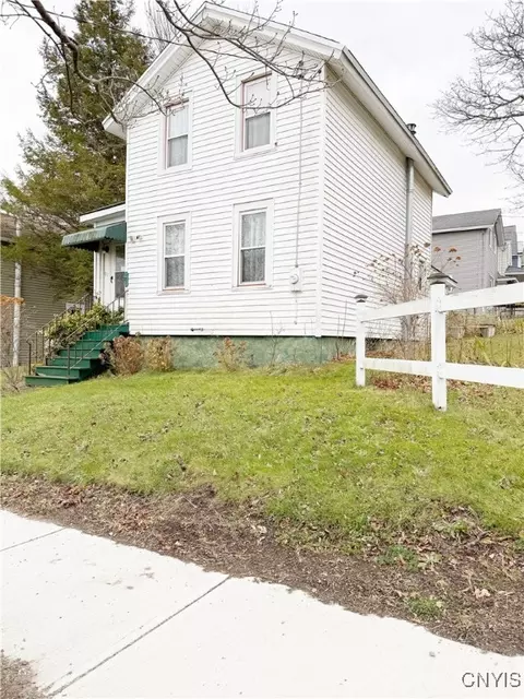 94 Niagara St, Oswego, NY 13126