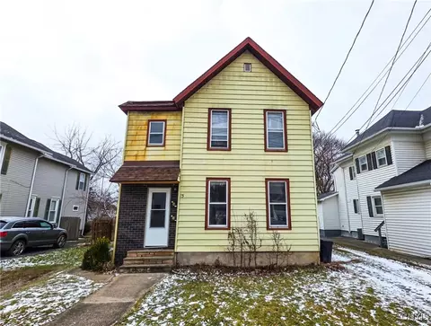 15 Pleasant St, Auburn, NY 13021