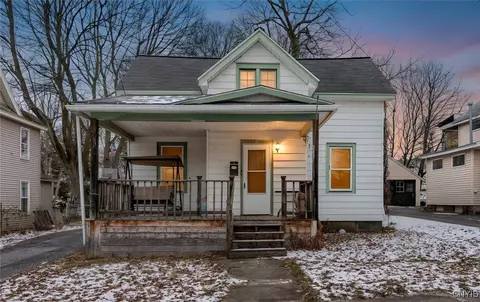11 Liberty St, Auburn, NY 13021