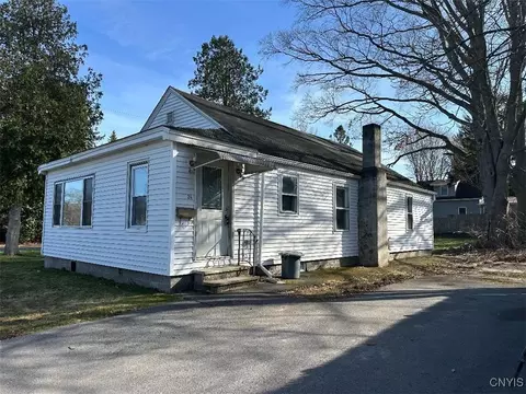 26 Chestnut St, Whitestown, NY 13417